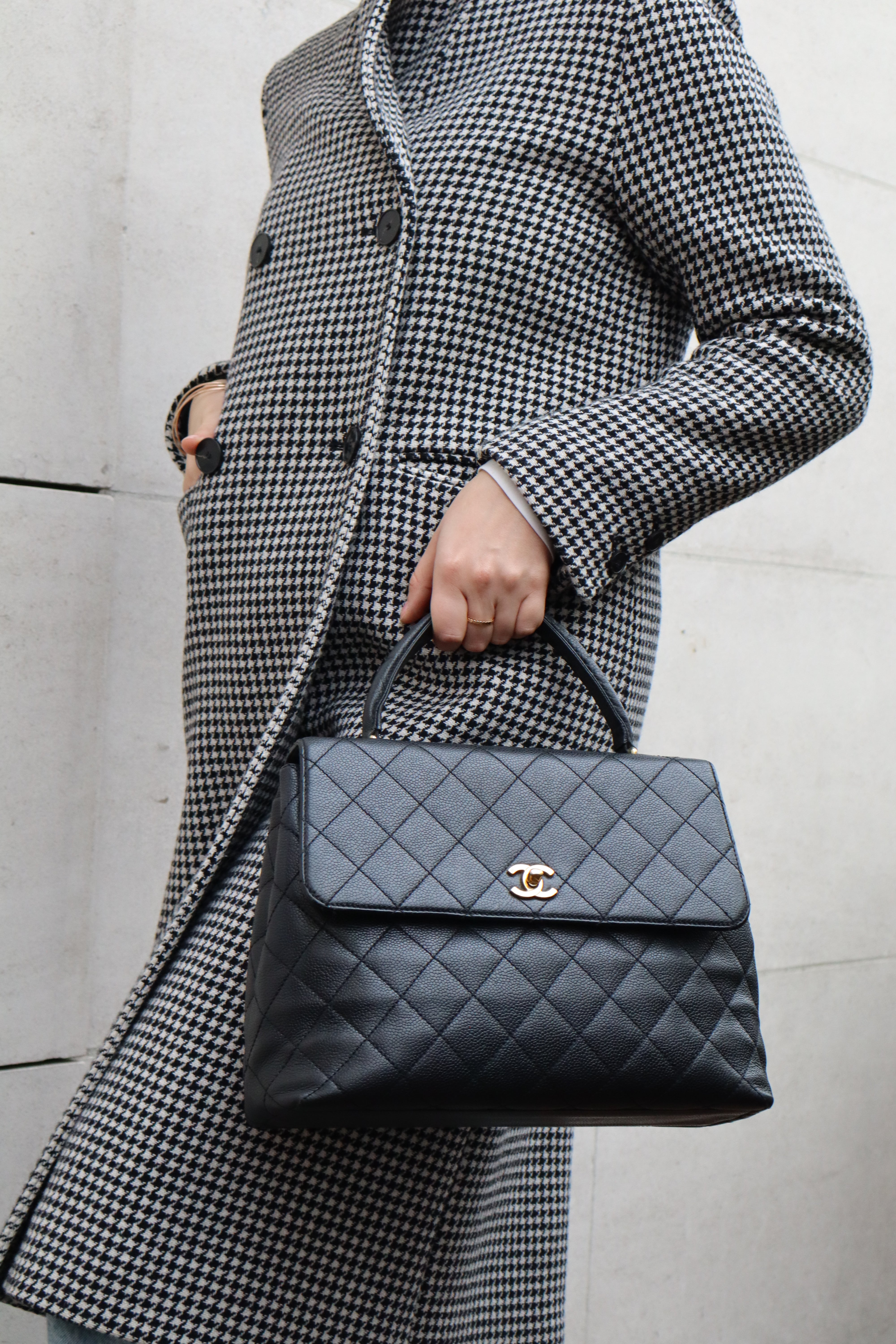 Sac à main Timeless Flap Handle Chanel d'occasion
