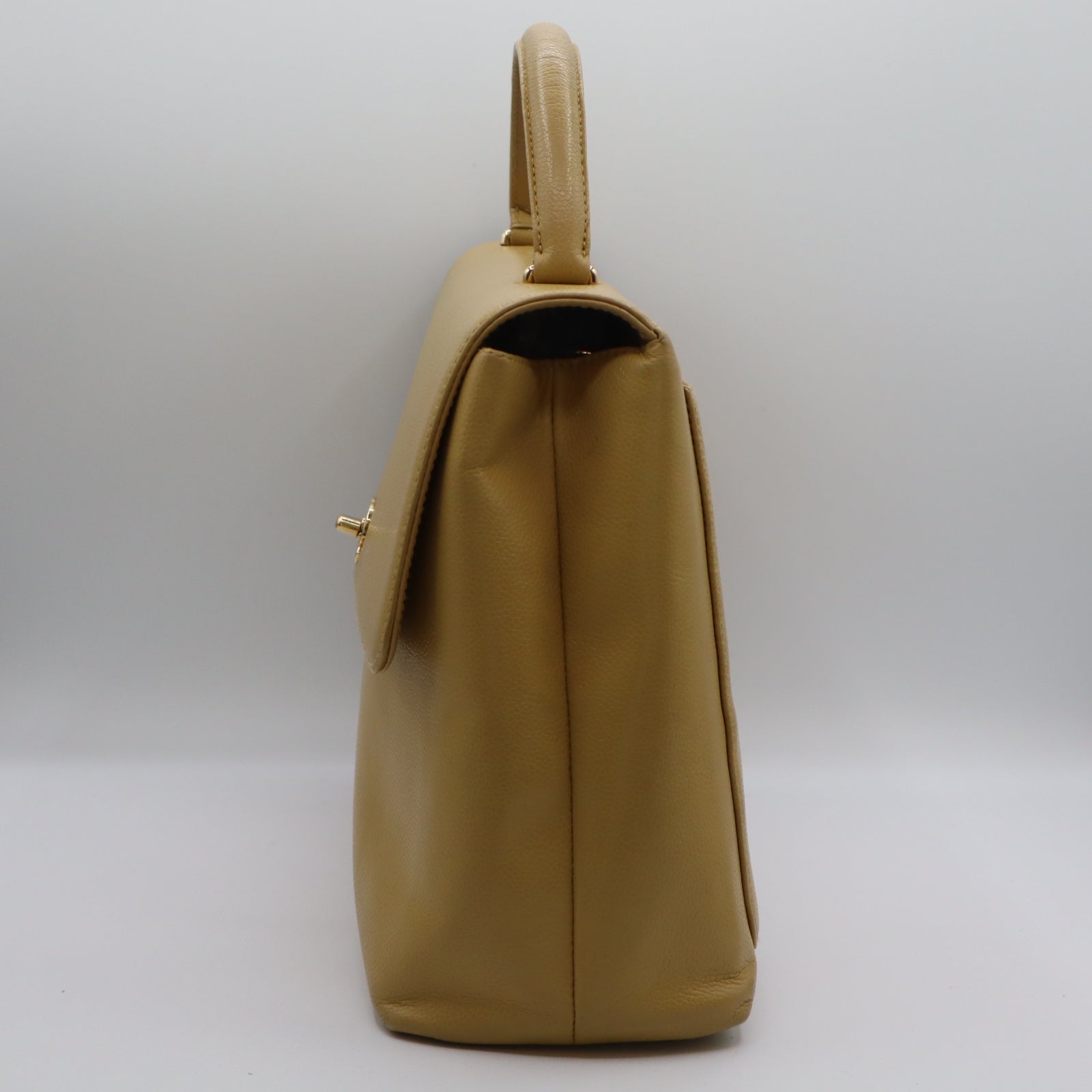 Timeless Flap Handle