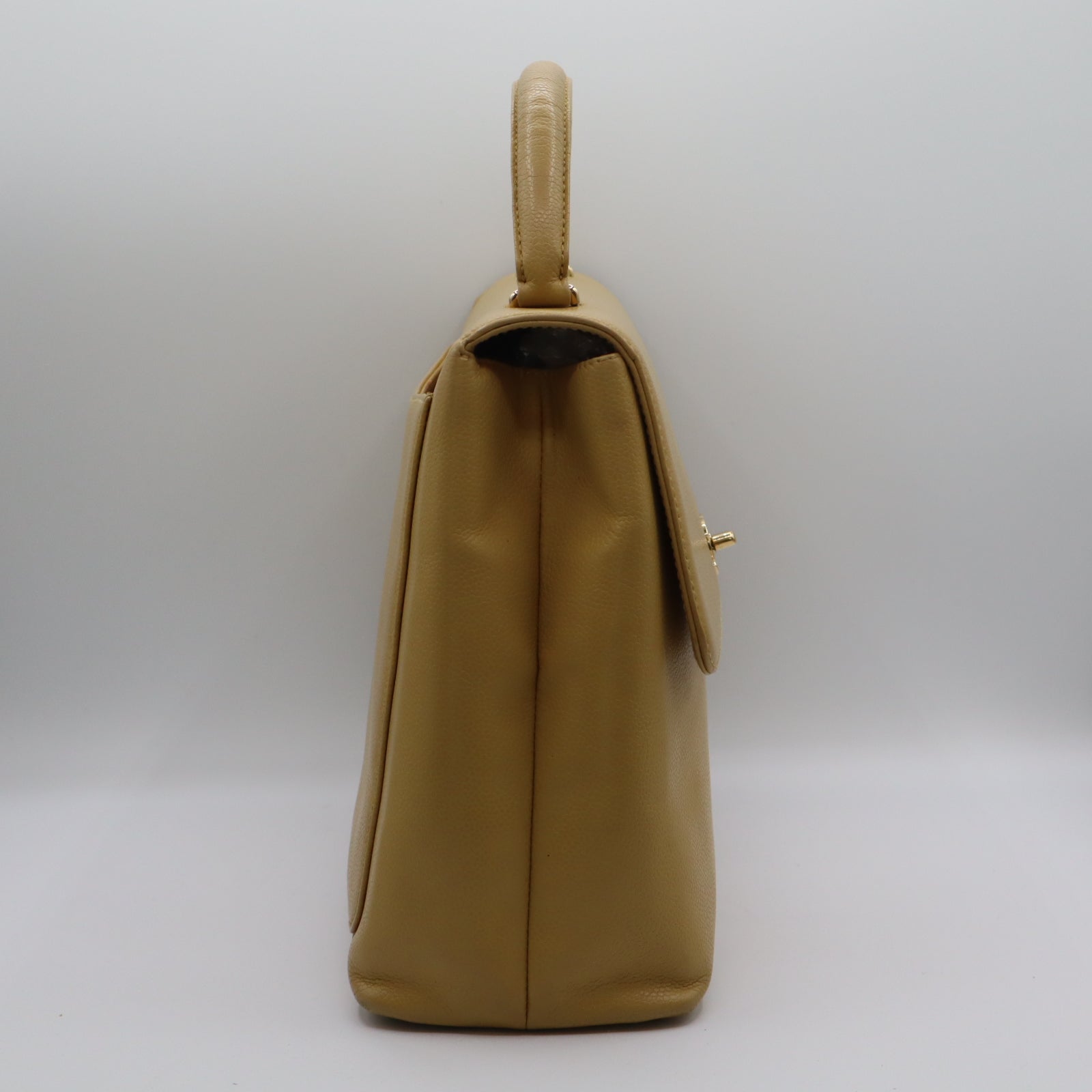 Timeless Flap Handle