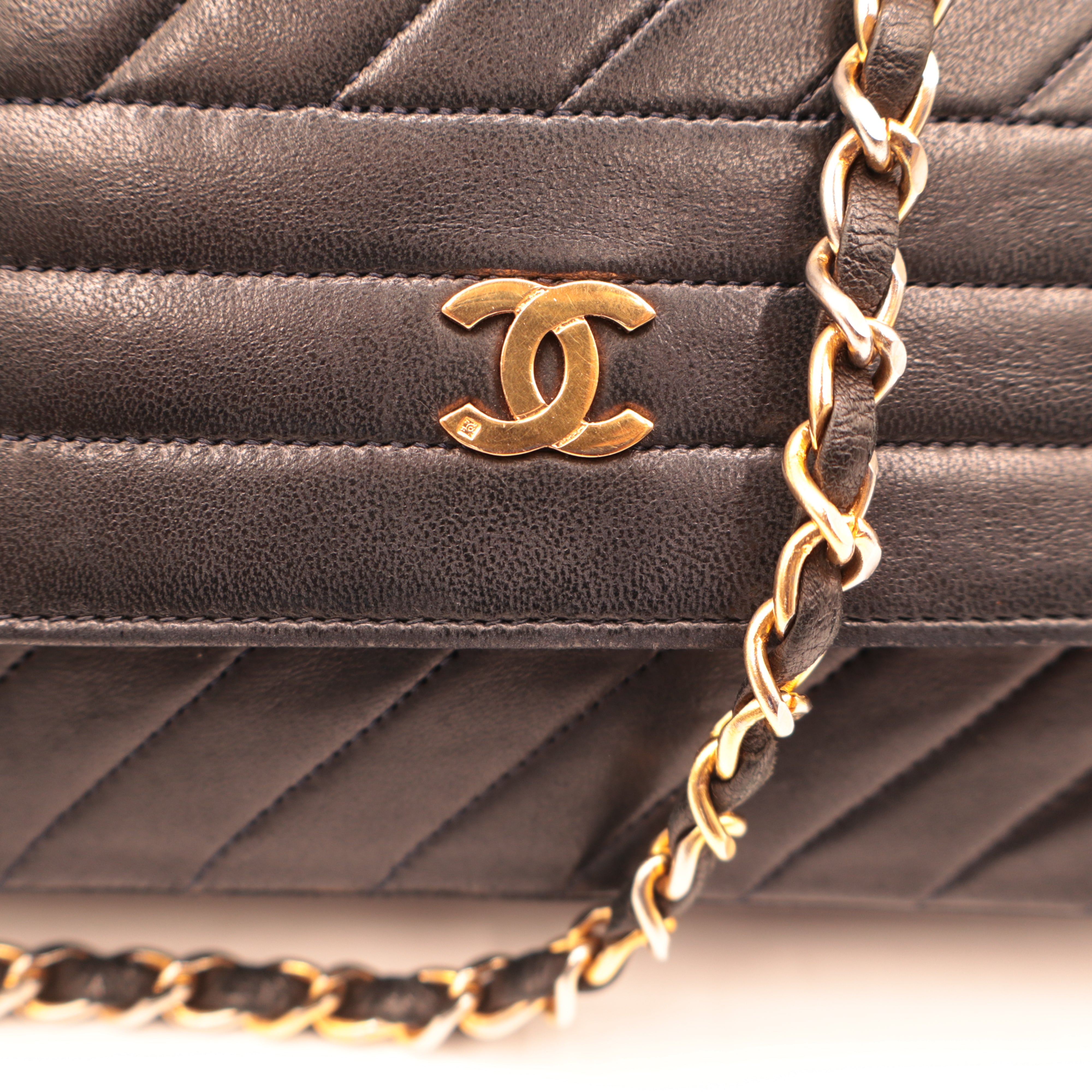 Chevron Flap Bag 24 cm